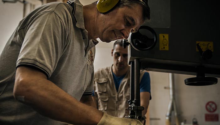 Infissi in legno conto terzi per showroom e falegnami
